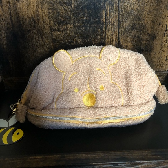 RARE Spectrum x Winnie The Pooh Makeup Bag, Brush Set, Brush & Blending Sponges - Picture 2 of 16